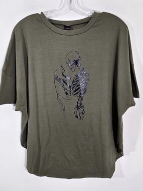 ROMWE Graphic Skeleton Holding A Cat Short Sleeve Tee in Green Large Like New